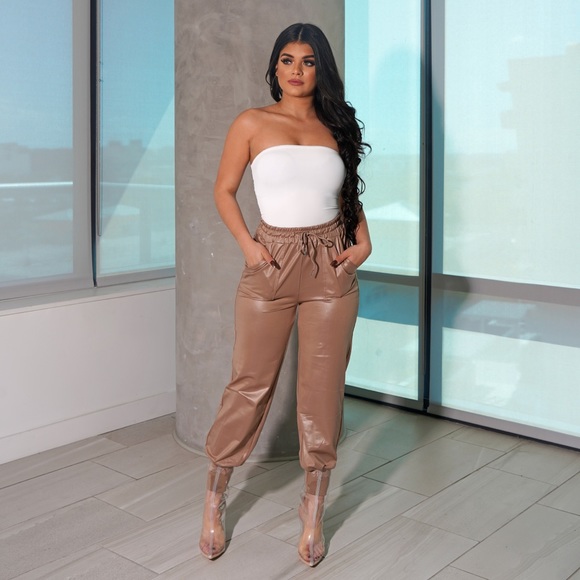 Clear Pointy Toe Chunky Heel Boot… - Picture 7 of 7